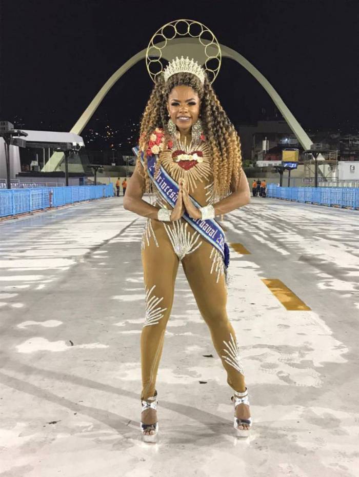 Segunda princesa do Carnaval faz homenagem a Nossa Senhora
