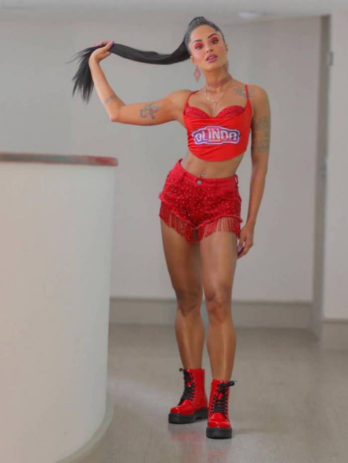 Aline Riscado é a musa do Camarote da Itaipava