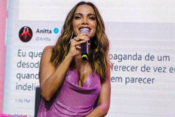 Anitta em evento da Rexona