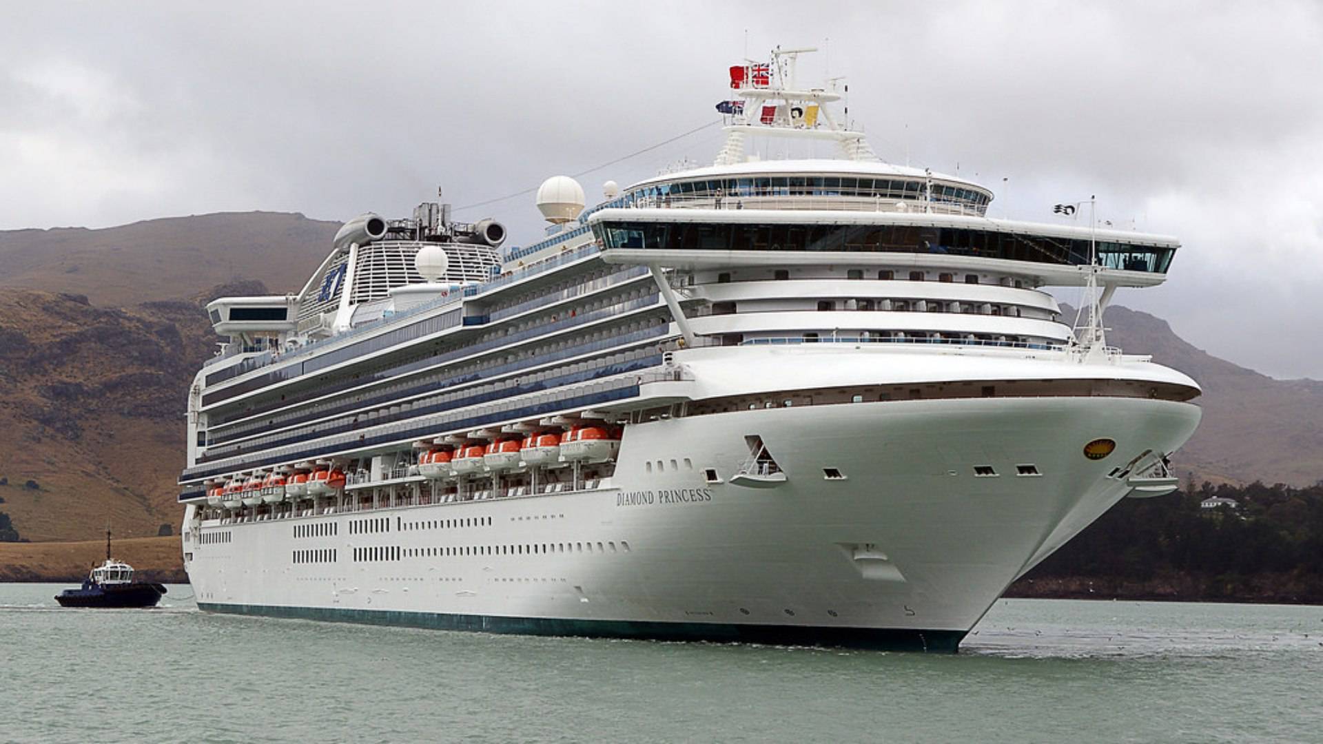 Primeiro grupo começou a deixar a embarcação na manhã desta quarta-feira
