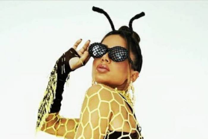Anitta de abelha 