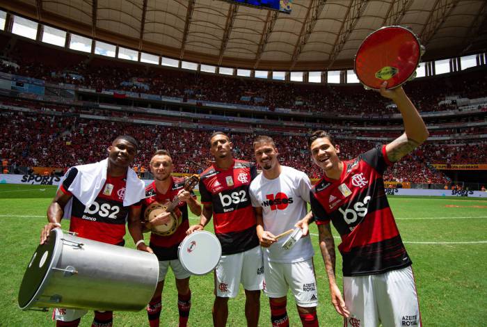 Jogadores do Flamengo comemoram a Supercopa do Brasil