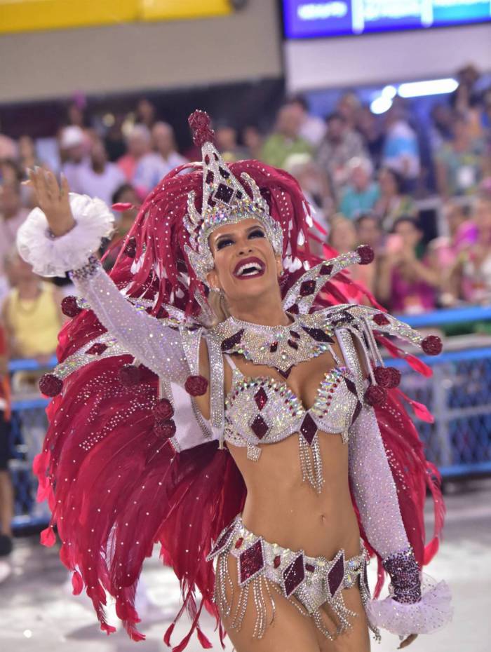 Lorena Improta é musa da Viradouro