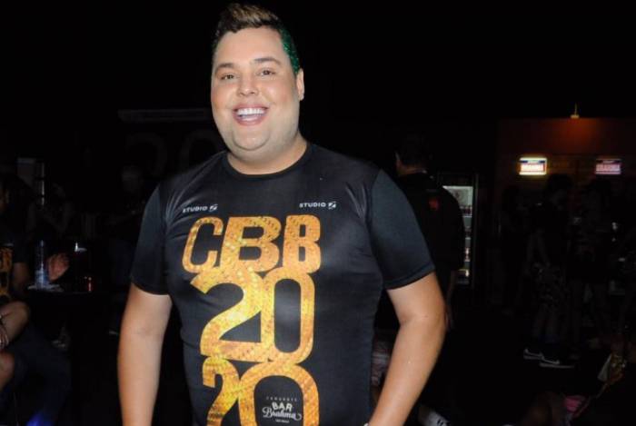 Fofoquito curte camarote Brahma com amigos famosos