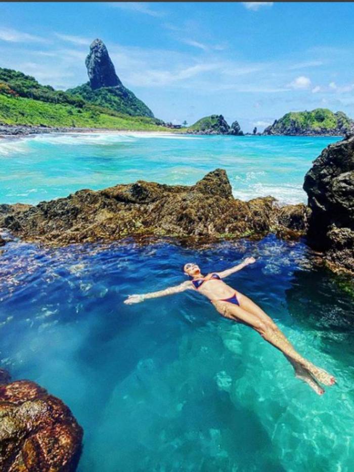 Juliana Paes visita o arquipélago de Fernando de Noronha