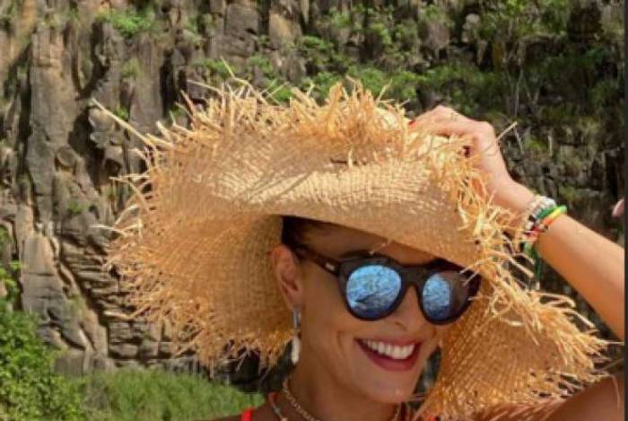 Juliana Paes mostra corp&atilde;o em forma