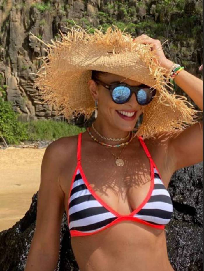 Juliana Paes mostra corpão em forma