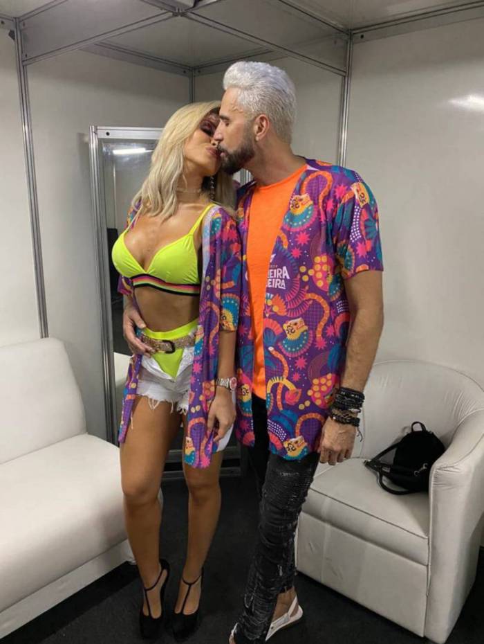 Latino com a namorada Rafaella 