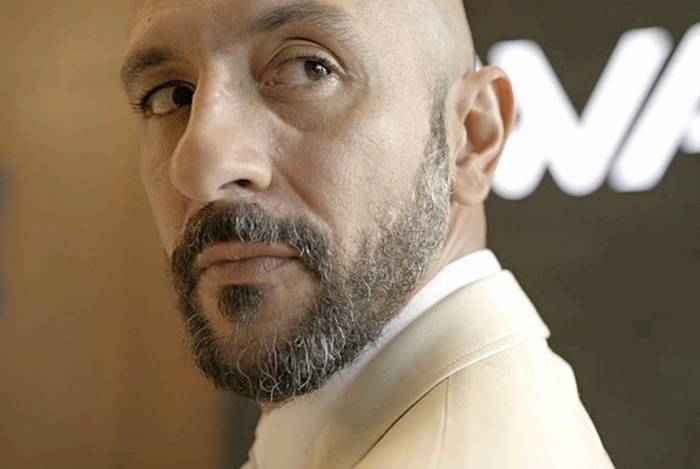 Álvaro (Irandhir Santos) de 'Amor de Mãe'