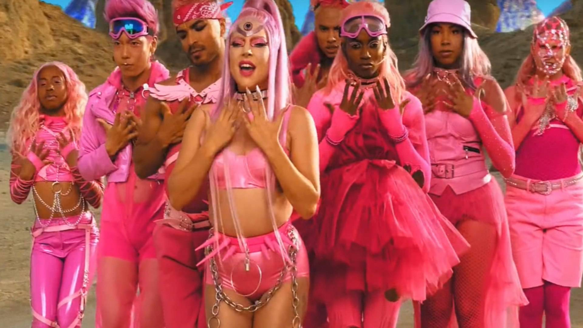 Lady Gaga surge como uma guerreira alienÃ­gena em novo clipe