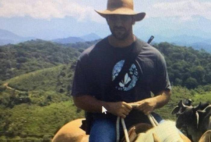 O miliciano Adriano Nóbrega estava foragido há mais de um ano e se escondia num sítio no interior da Bahia, onde foi morto pela polícia