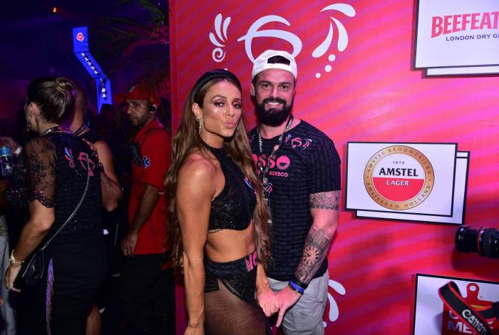 Paolla Oliveira e o namorado no Nosso Camarote na Sapucai no Rio de Janeiro.
