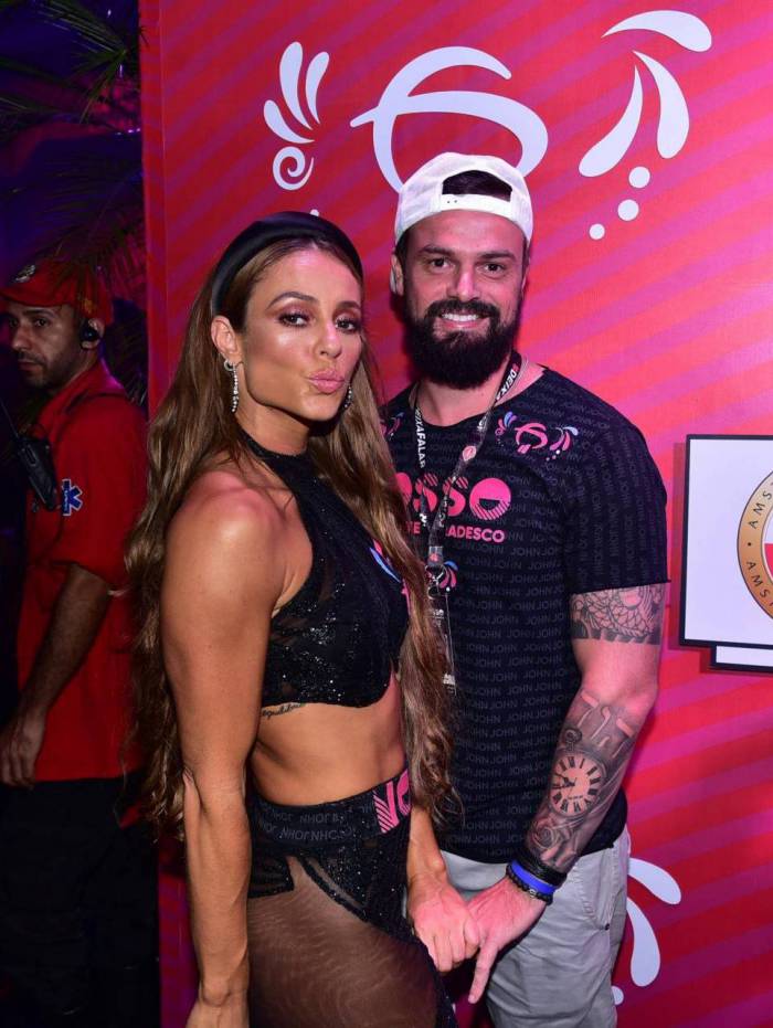 Paolla Oliveira e o namorado no Nosso Camarote na Sapucai no Rio de Janeiro.
