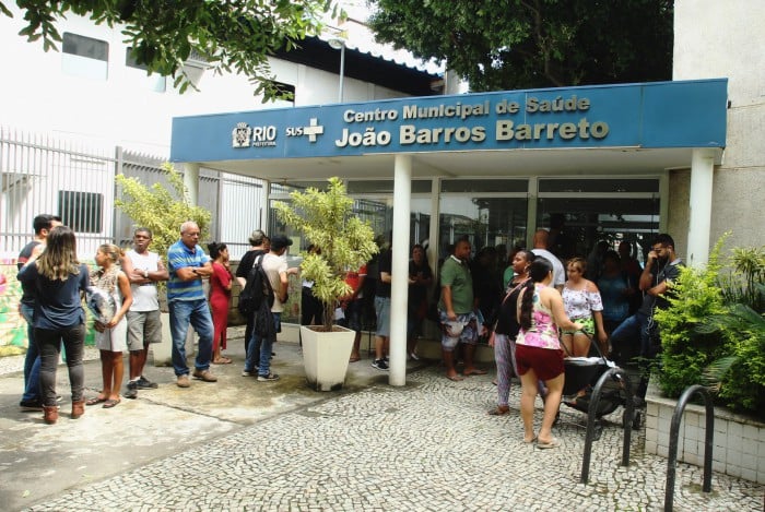 Demissões de profissionais no Cms João Barros Barreto em Copacabana causam filas para várias modalidades de atendimento. 