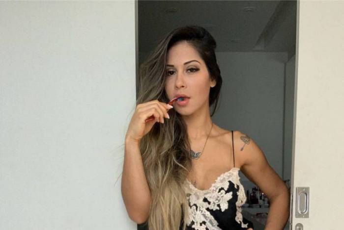 Apos Anunciar Separacao Mayra Cardi Procura Casa Para Viver Com A