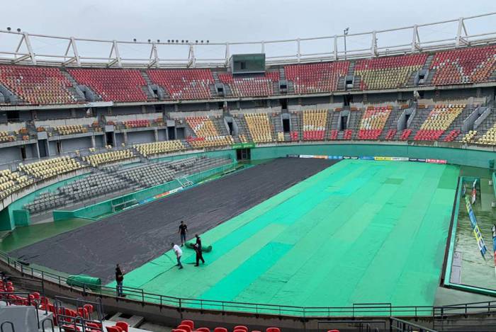 Arena Maria Esther Bueno sendo preparada para receber os jogos do 1º Mundial de Futebol de Areia Raiz