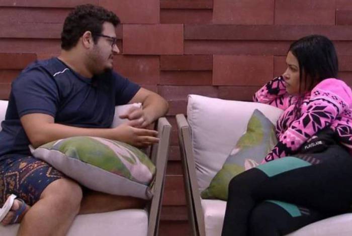 Flay questiona Victor Hugo sobre trisal