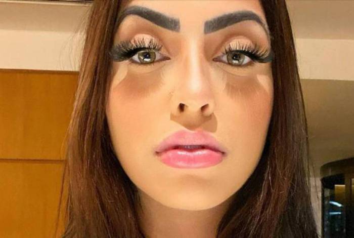 Mc Mirella surge chorando no Instagram