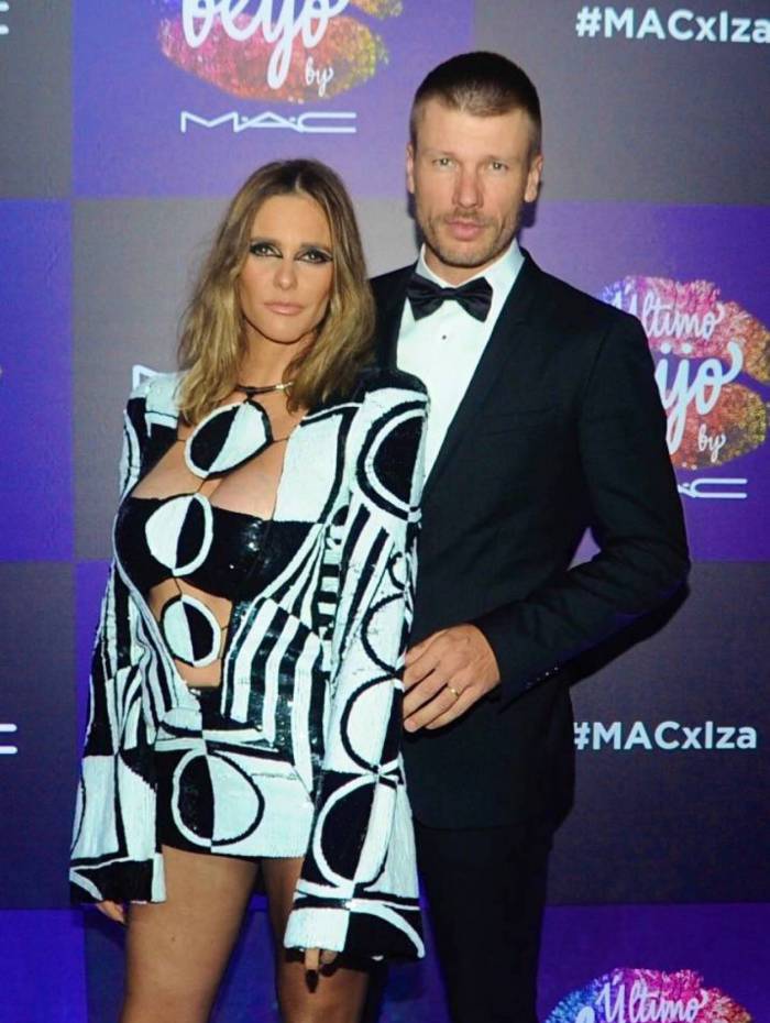  Fernanda Lima e Rodrigo Hilbert vão a baile de máscaras 
