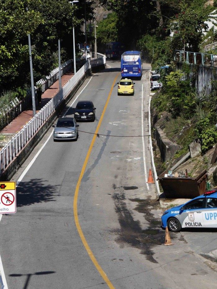 Operadores de tr&aacute;fego atuam no local para manobras operacionais e orienta&ccedil;&atilde;o aos motoristas