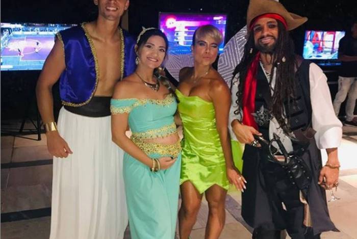 César e Diego na festa à fantasia