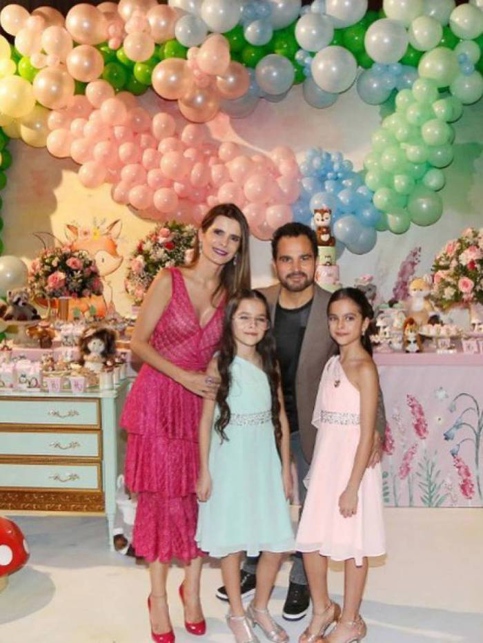 Luciano e Flávia Camargo comemoram o aniversário das gêmeas Isabella e Helena com festão em São Paulo