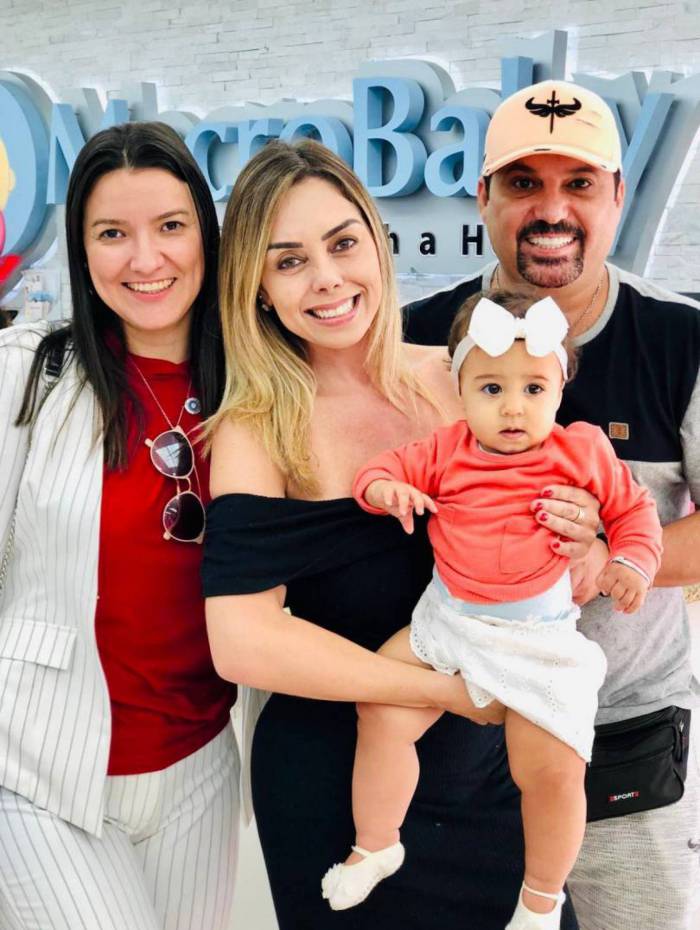  Edson, da dupla com Hudson, e a esposa, Deia Cypri, vão às compras nos Estados Unidos