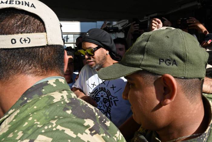 Brazilian ex-football star Ronaldinho Gaucho arrives at Silvio Pettirossi International Airport in Luque, near Asuncion, on March 4, 2020. - Ronaldinho arrived in Paraguay to present his latest book 