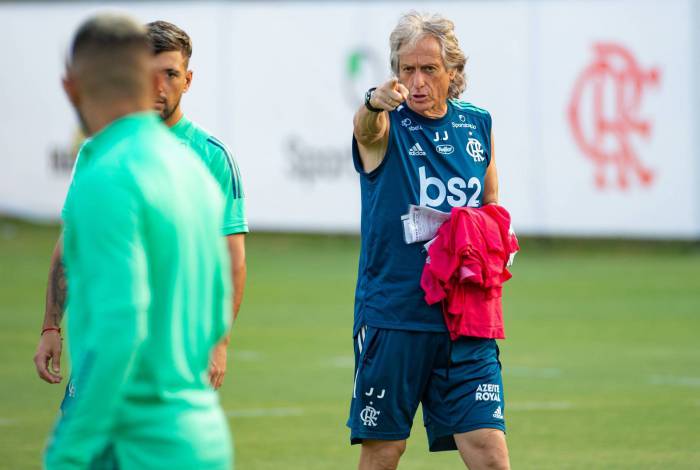Jorge Jesus e Arrascaeta no CT do Ninho do Urubu, Flamengo
