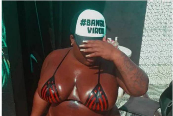 Jojo Todynho usa microbiquíni de fita