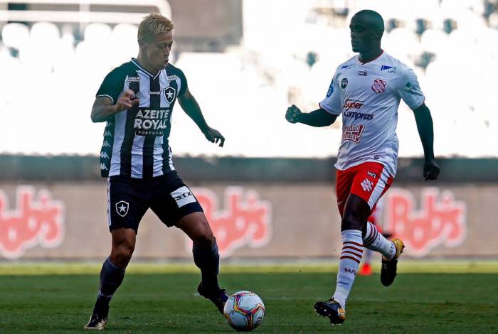 O japonês Honda teve uma boa atuação em sua estreia pelo clube de General Severiano