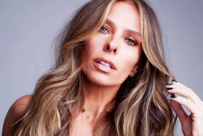 Adriane Galisteu retirou um c&aacute;lculo renal