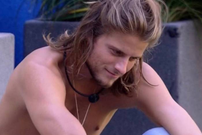 Daniel finge desmaio na prova do líder e Boninho se pronuncia