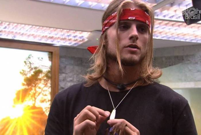 Daniel finge desmaio na prova do líder e Boninho se pronuncia