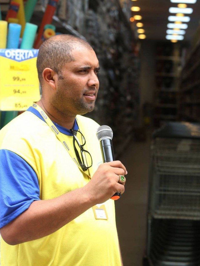 "Muitas vezes, o supermercado ou a loja anuncia um produto em letras garrafais, com um pre&ccedil;o incr&iacute;vel. Mas qual &eacute; o pre&ccedil;o original? Ser&aacute; que tem desconto mesmo?", questionou o autor da lei, o deputado Waldeck Carneiro (PT)