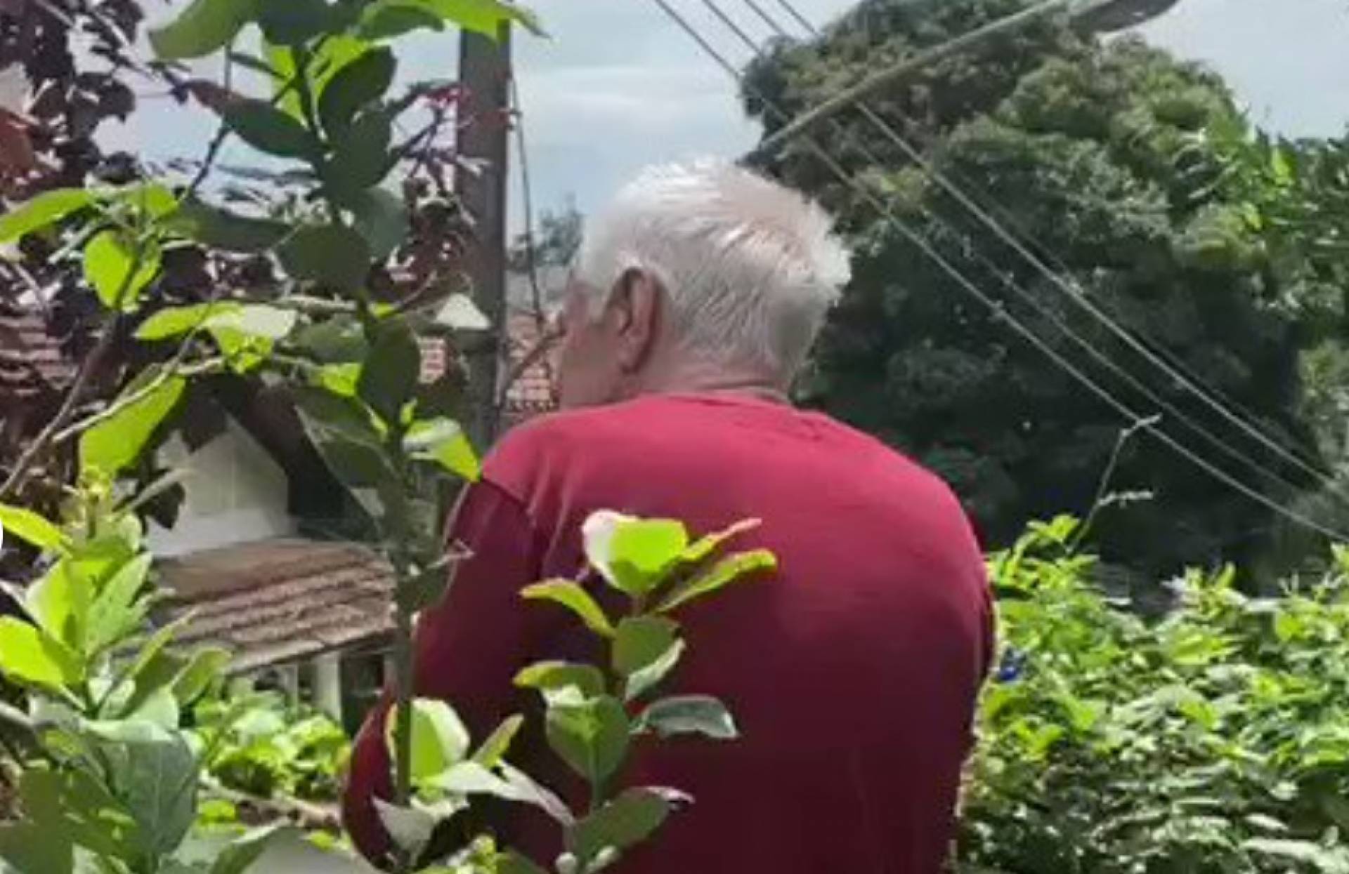 Em isolamento, fundador do Circo Voador faz aniversário e recebe homenagem na rua