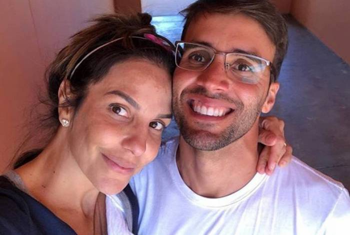 Ivete Sangalo faz competição de pum com o marido