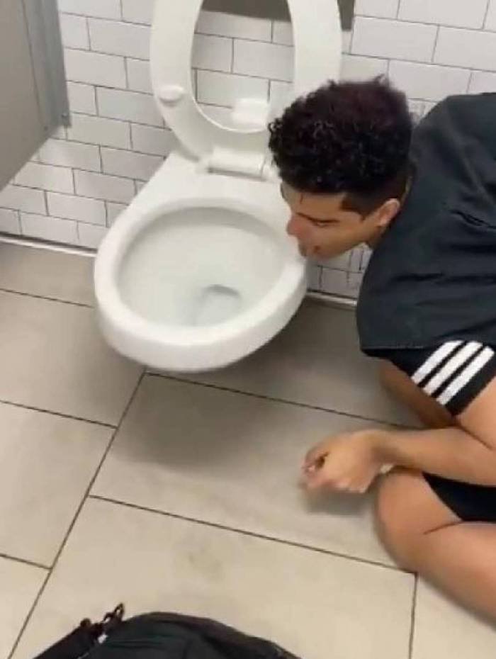 Influenciador digital anunciou que contraiu coronavírus após lamber privada