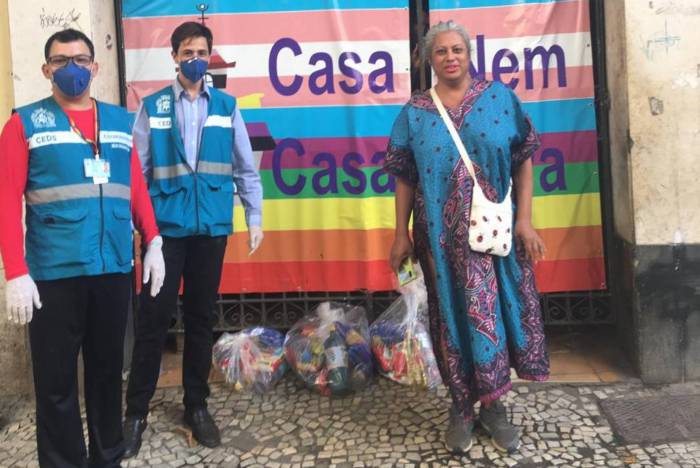 Erick Witzel entrega cestas básicas à população LGBT, no RJ