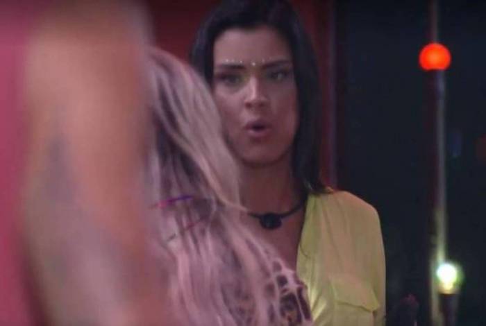 Ivy critica disputa de Felipe Prior