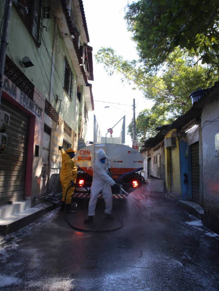 O produto quaternário de amônio de quinta geração é o mesmo usado na desinfecção das ruas da China