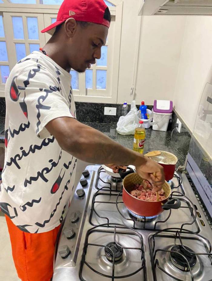 Kekel também passa os dias brincando com a filha