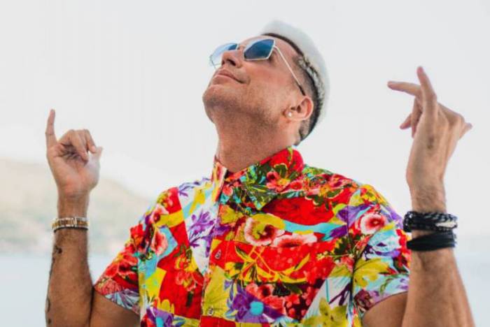 Latino grava novo clipe