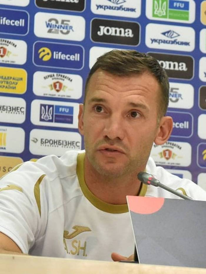 Ídolo de Milan e Chelsea, o ex-atacante deixou uma mensagem de esperança em meio à pandemia - Federação Ucraniana 