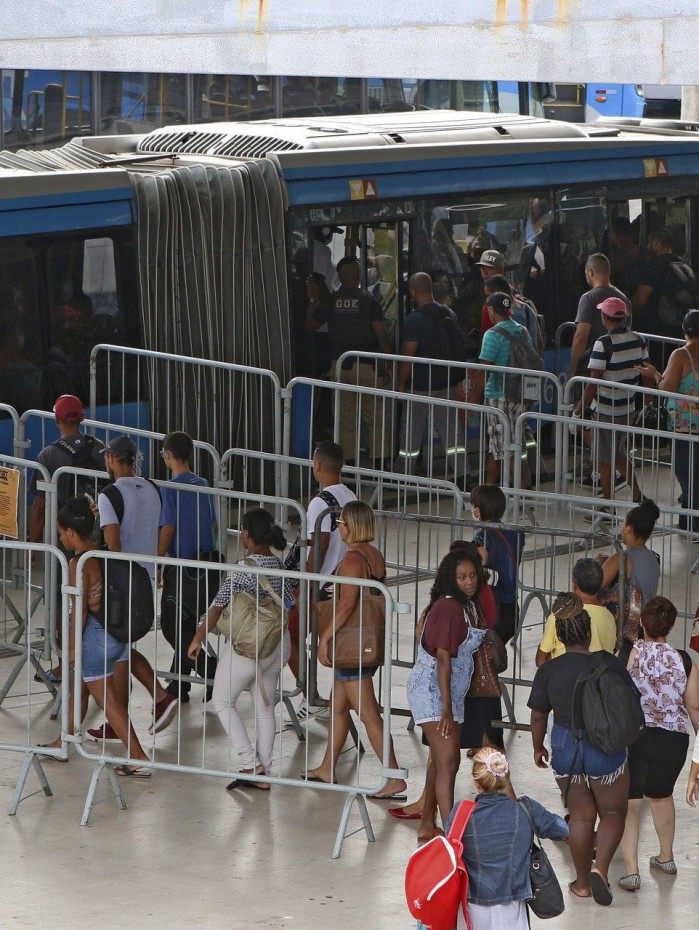 Segundo a prefeitura, as medidas devem diminuir as aglomerações no BRT
