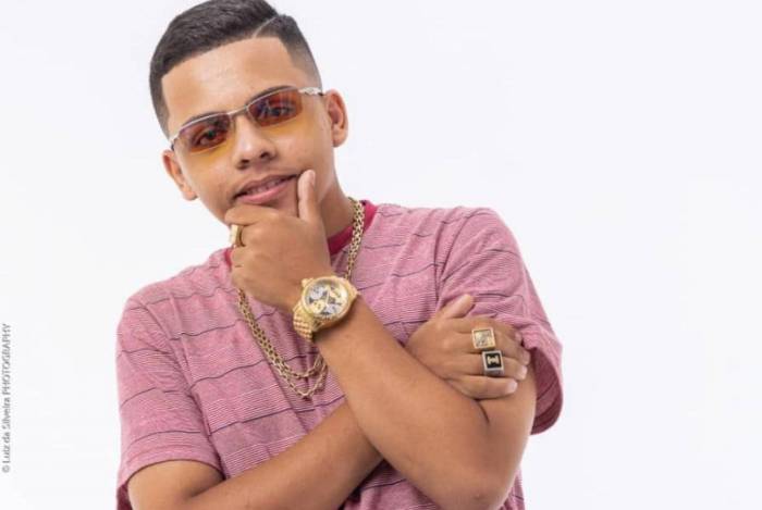 Mc Gu tem tido aula de canto online 