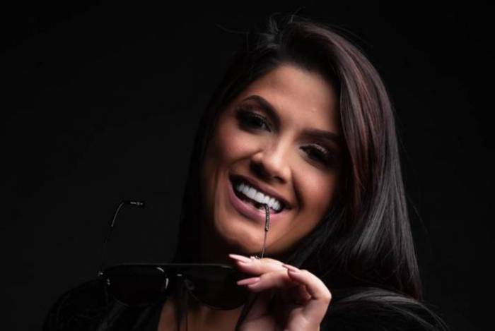 Quarentena chique! Adriana Santos utiliza redes sociais para dar dicas de lifestyle