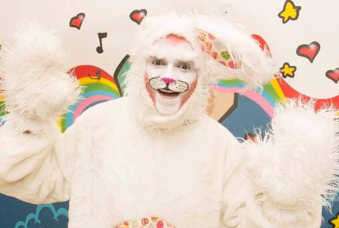 Coelhinho da Páscoa chegará aos lares através de uma live no Instagram