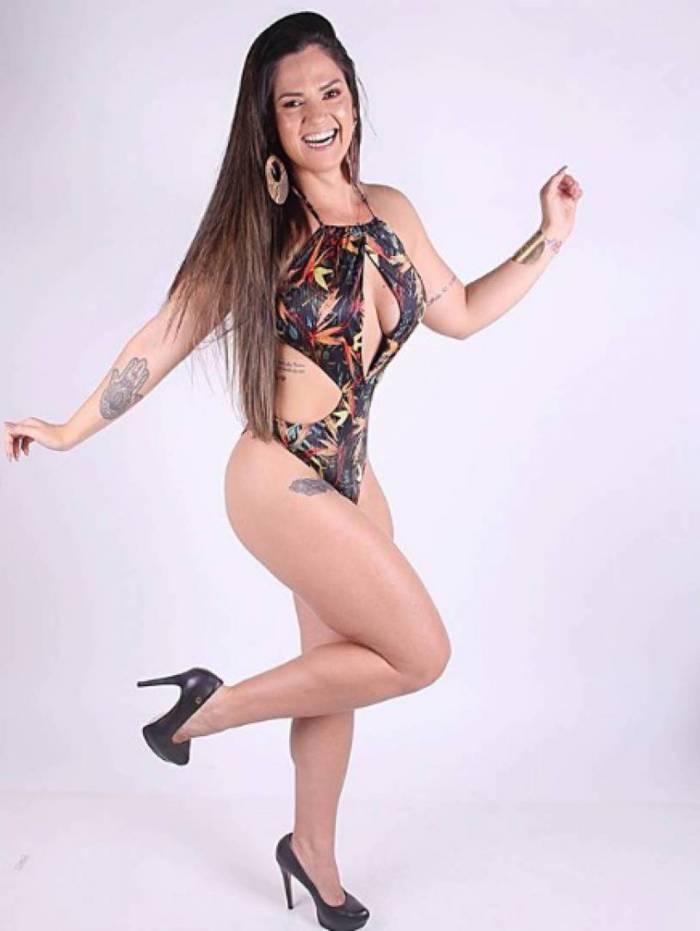 Nathalia Lucas &eacute; torcedora do Vasco &mdash; A Gata da Hora