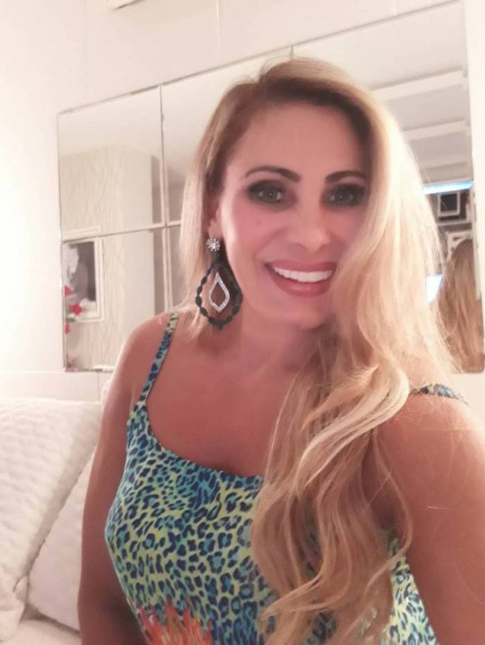 Apresentadora se rende ao chocolate, mas prefere a linha diet